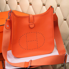Geantă crossbody Hermes Evelyne III Togo din piele, portocalie